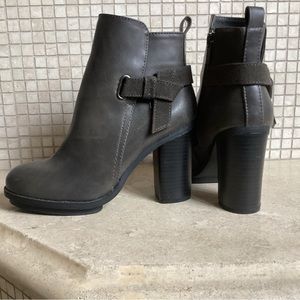 AX NY 🩵NWOB🩵 Dark Grey Ankle Boots size 6